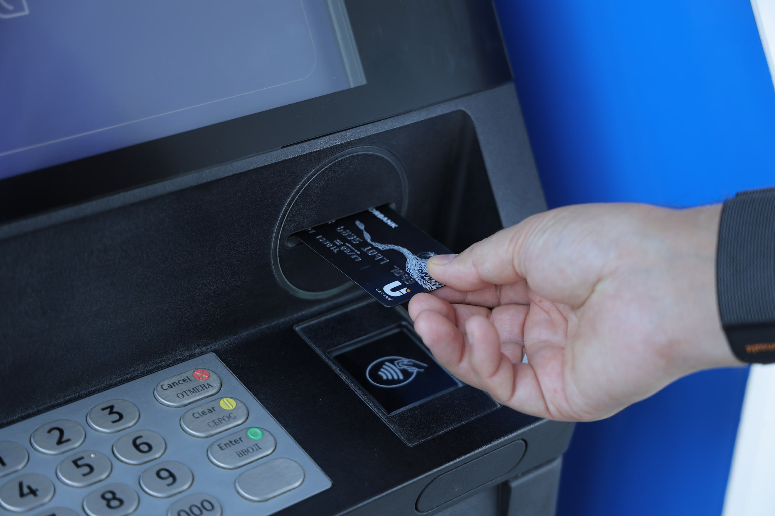 Ikki oyda infokiosklar orqali UZCARD bank kartalari 2 trln so‘mga to‘ldirildi